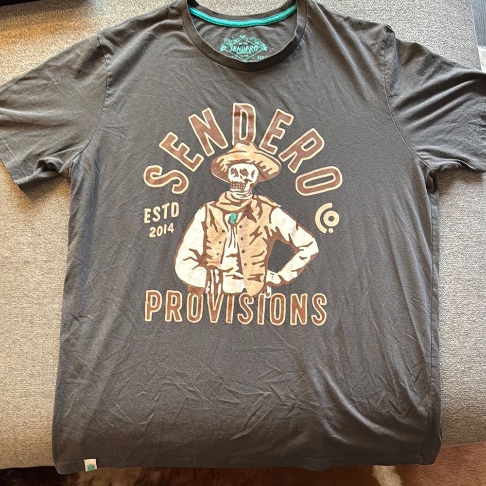 Gray Short Sleeve Sendero Tee with Vintage Graphic Design